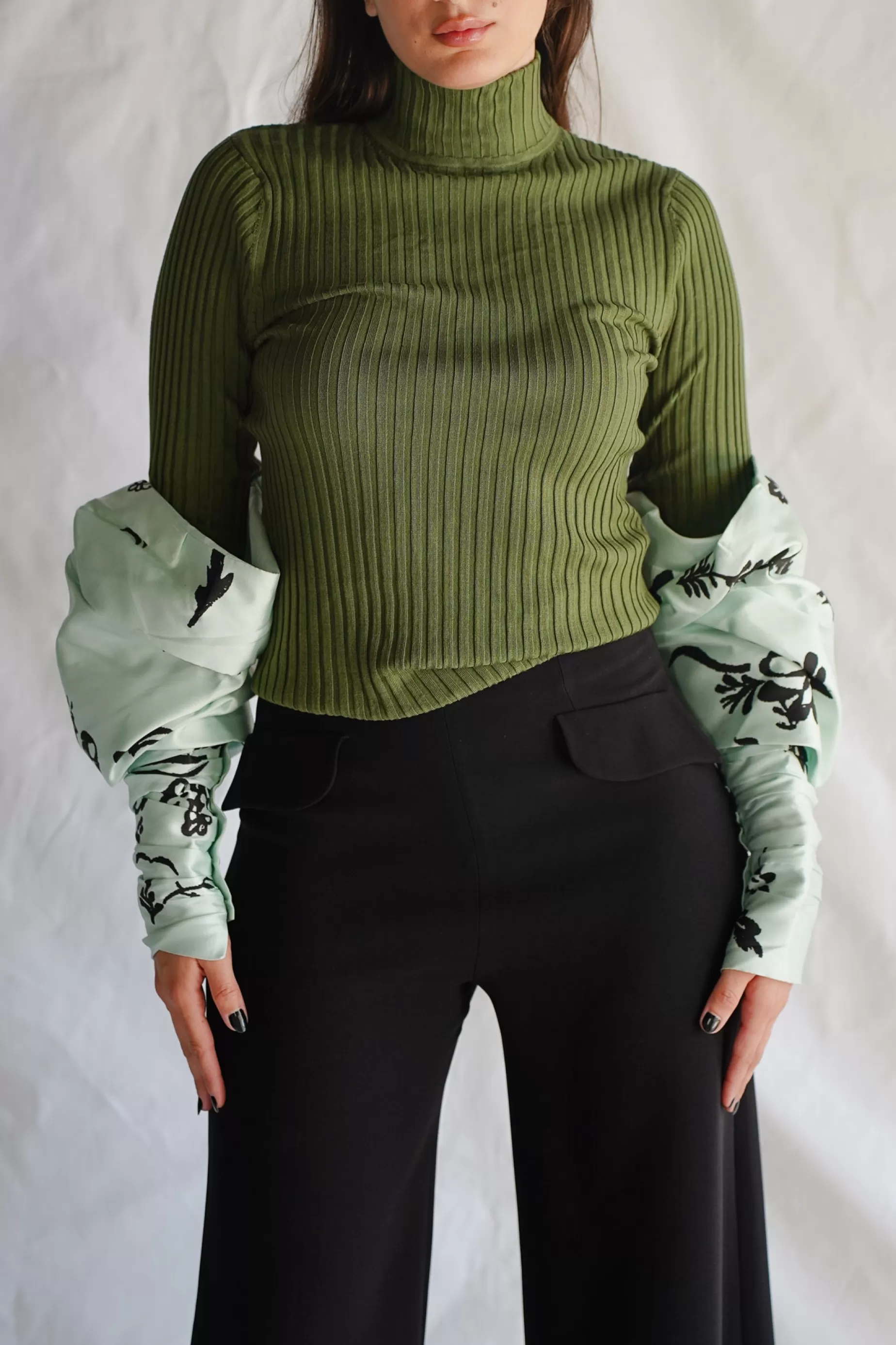 Tops<Nafsika Skourti Turtleneck With Couture Sleeves Army Green/Mint